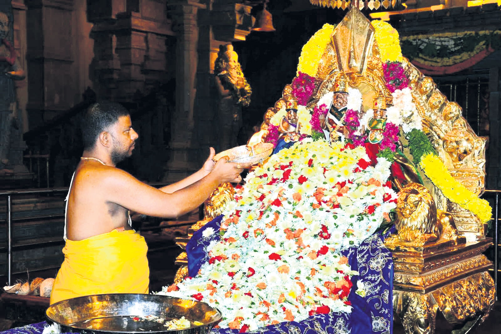 యాదగిరీశుడి సన్నిధిలో ఏకాదశి లక్షపుష్పార్చనలు