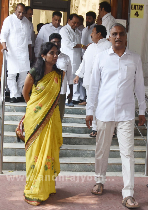 ఎమ్మెల్యేగా కేసీఆర్‌ ప్రమాణస్వీకారం