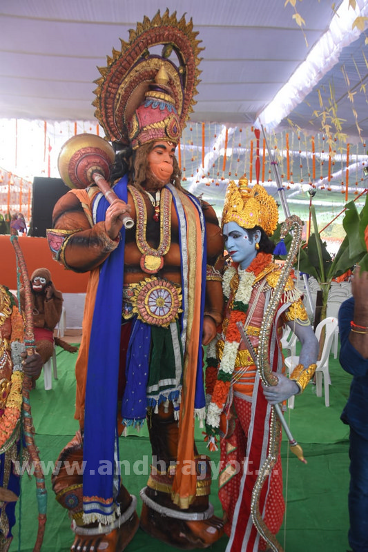 నగరం.. భక్తిపారవశ్యం