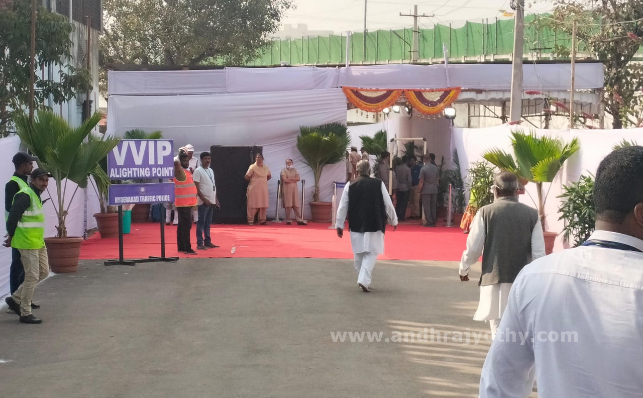 మహాత్ముడికి అశ్రుతాంజలి