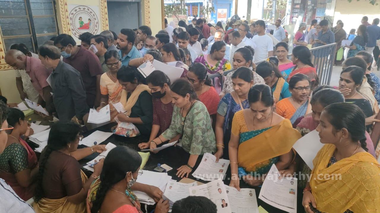 ‘ప్రజావాణి’కి భారీగా వినతులు