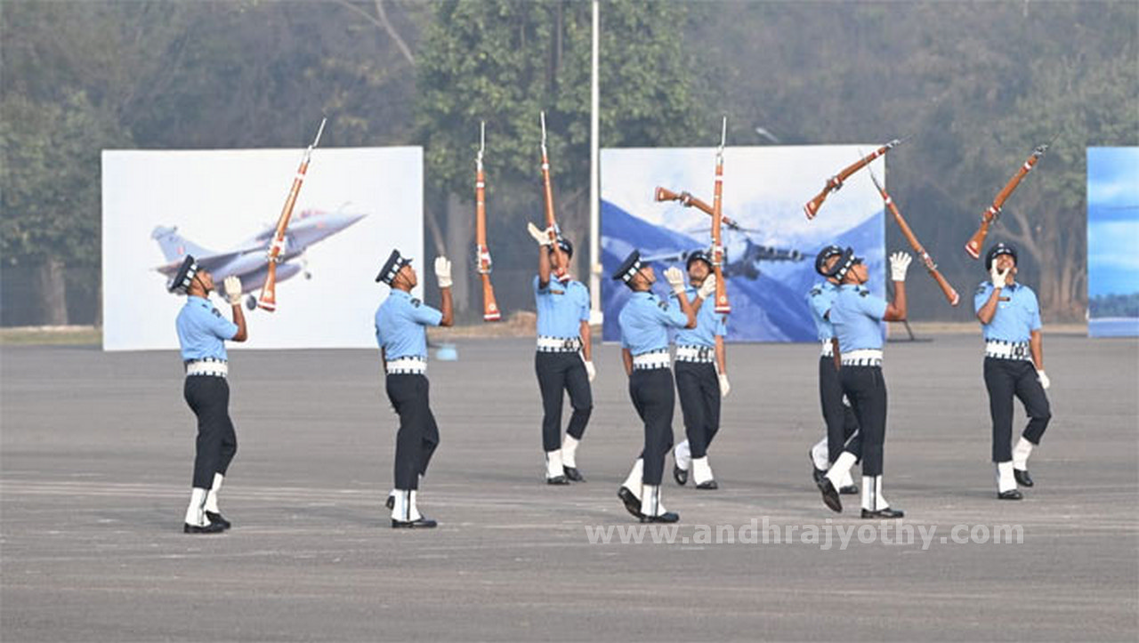 దుండిగల్‌ ఎయిర్‌ఫోర్స్‌ అకాడమీలో కంబైన్డ్‌ గ్రాడ్యుయేషన్‌ పరేడ్‌