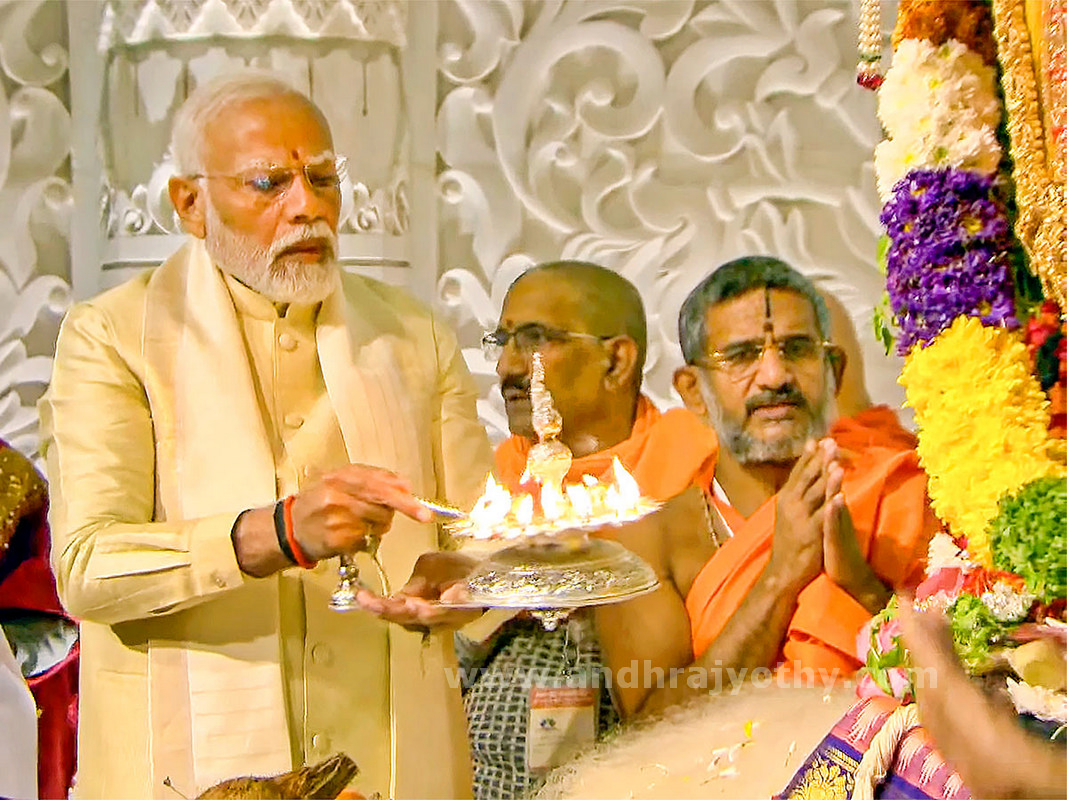 అపూర్వం - అమోఘం  