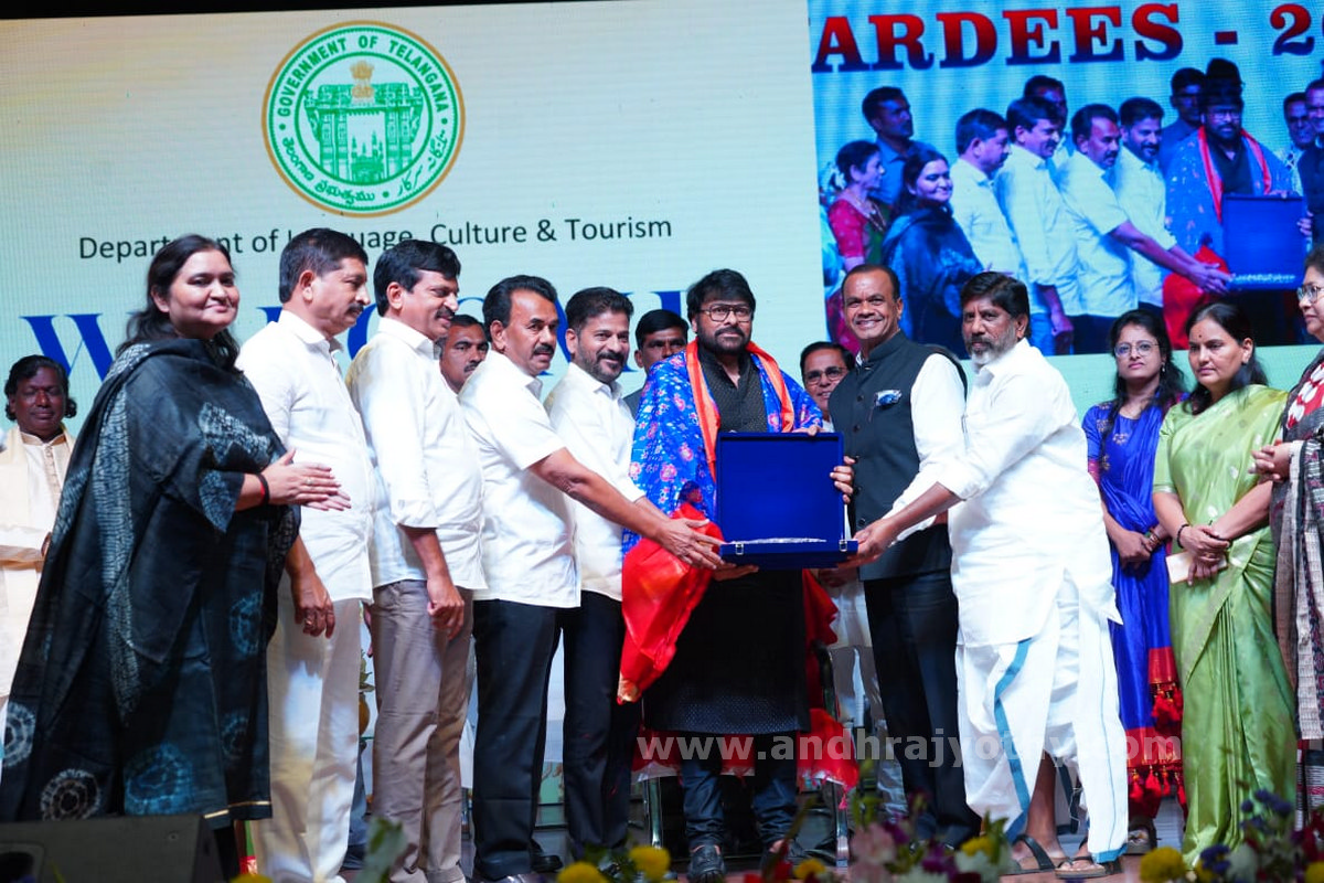 కళాకారులను గౌరవించడం మన బాధ్యత