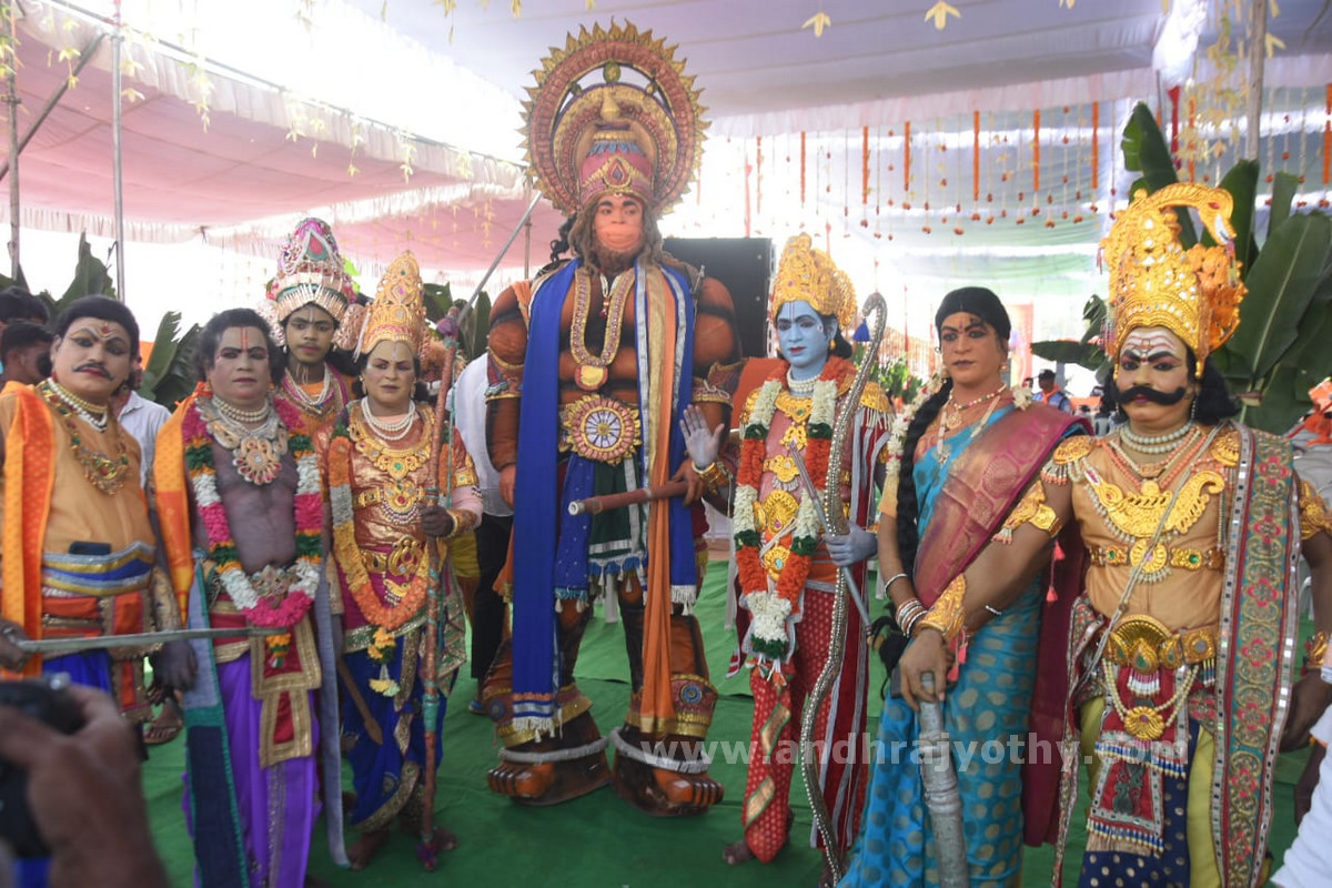 నగరం.. భక్తిపారవశ్యం