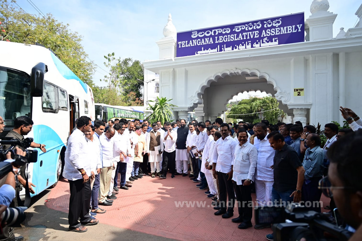 అద్భుతాలేందో చూపండి.. 