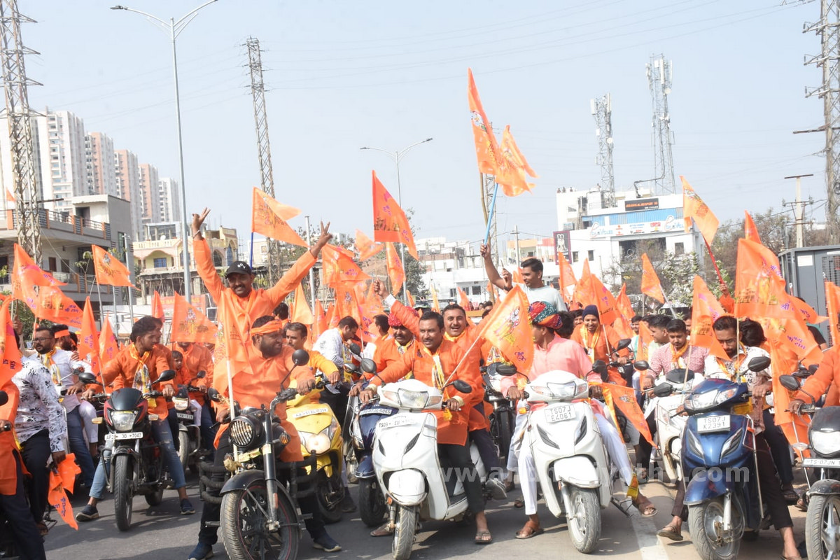 నగరం.. భక్తిపారవశ్యం