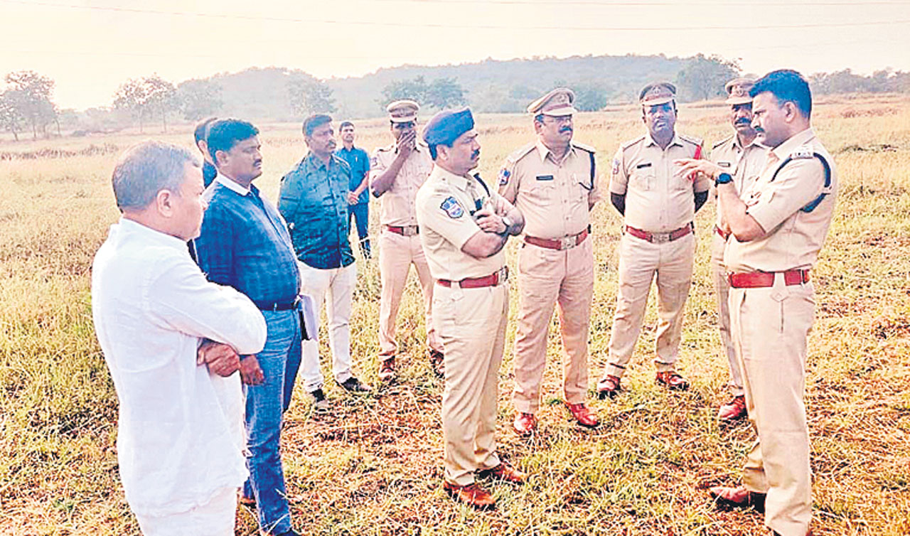 హత్యా ఘటన స్థలాన్ని పరిశీలించిన ఎస్పీ 