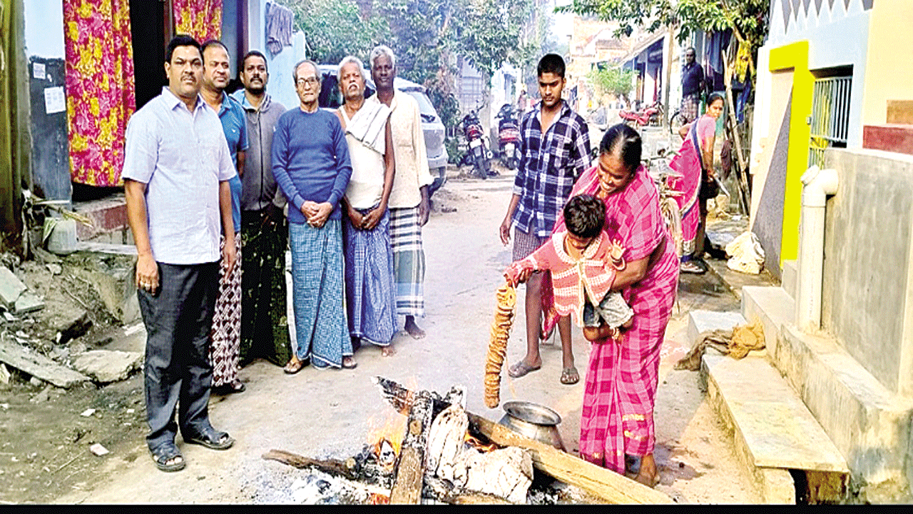 అక్కడ కనుమనాడే భోగి