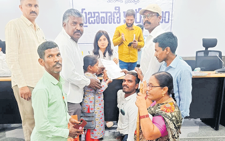 ఫిర్యాదులకు సత్వరమే పరిష్కారం చూపాలి