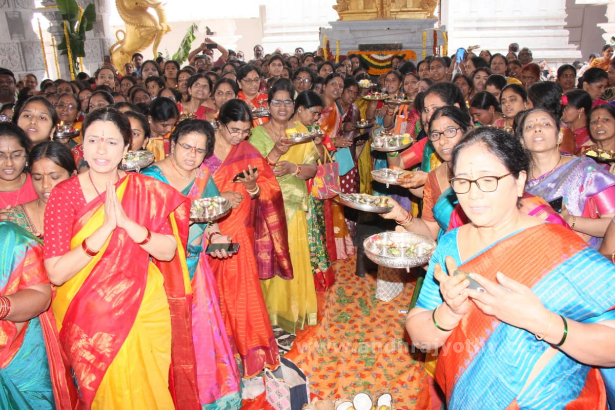 నగరం.. భక్తిపారవశ్యం