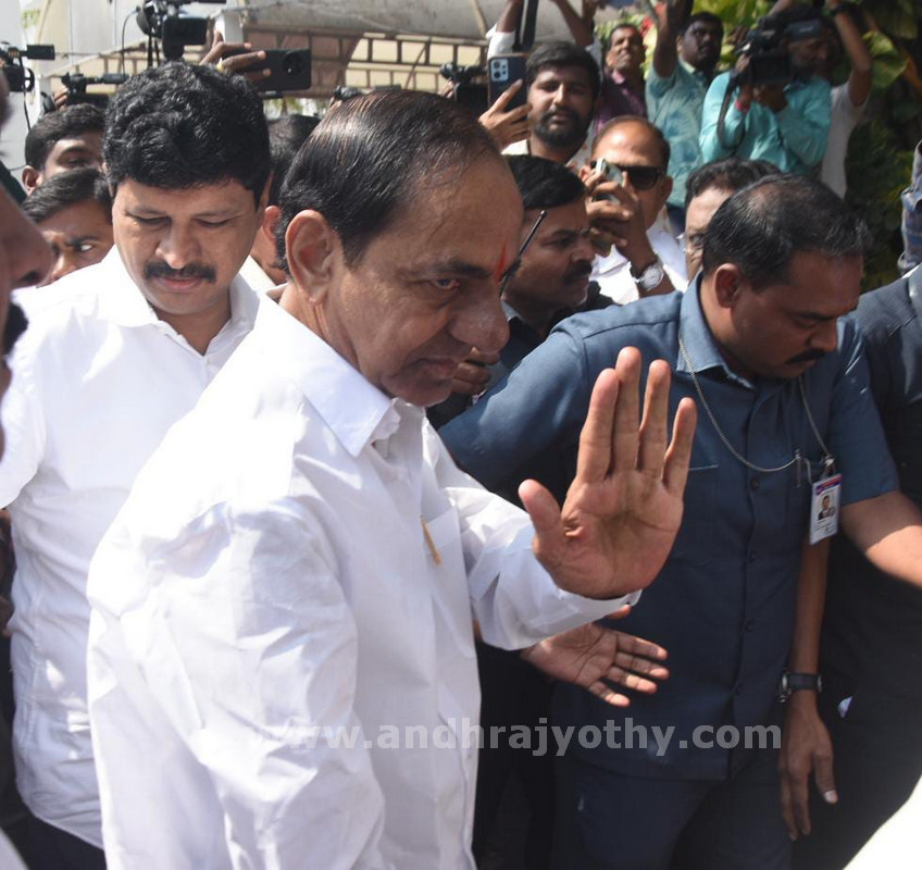ఎమ్మెల్యేగా కేసీఆర్‌ ప్రమాణస్వీకారం