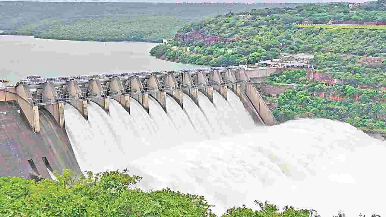 Srisailam Reservoir: శ్రీశైలం జలాశయానికి భారీగా కొనసాగుతున్న వరద నీరు 