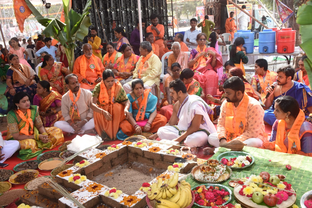 నగరం.. భక్తిపారవశ్యం