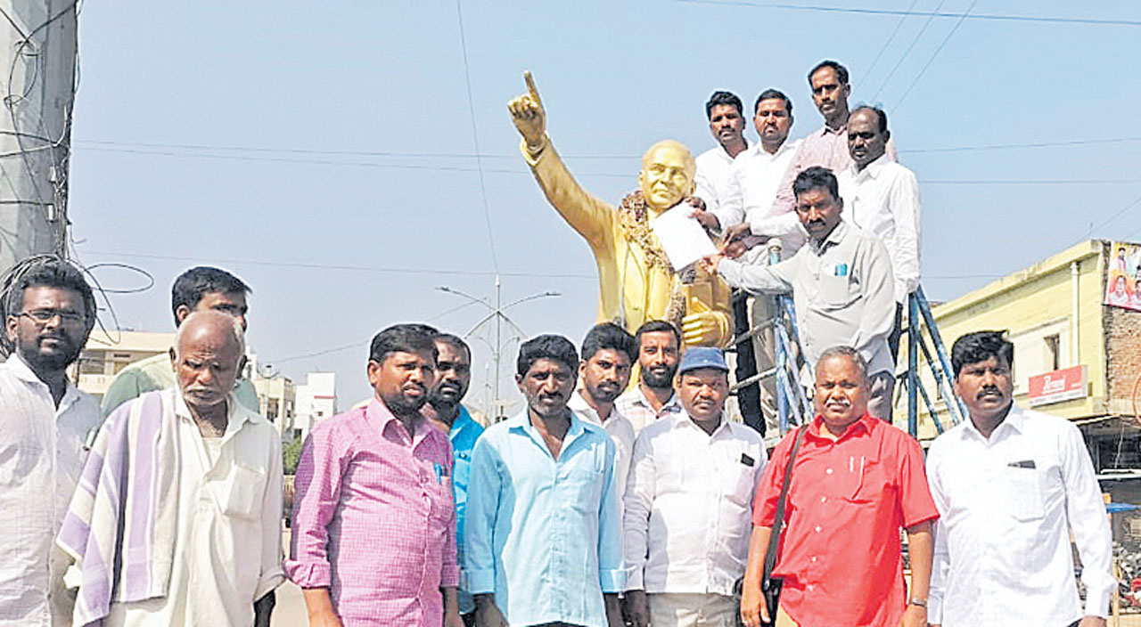 కొడంగల్‌ను జిల్లా కేంద్రంగా ప్రకటించాలి