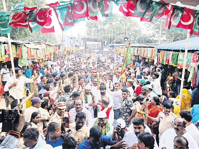 జానపహాడ్‌లో వైభవంగా గంధం ఊరేగింపు