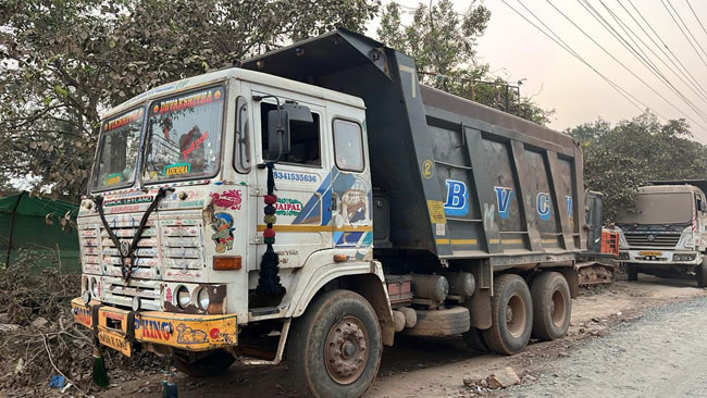 టిప్పర్‌ ఢీకొని యువకుడి మృతి