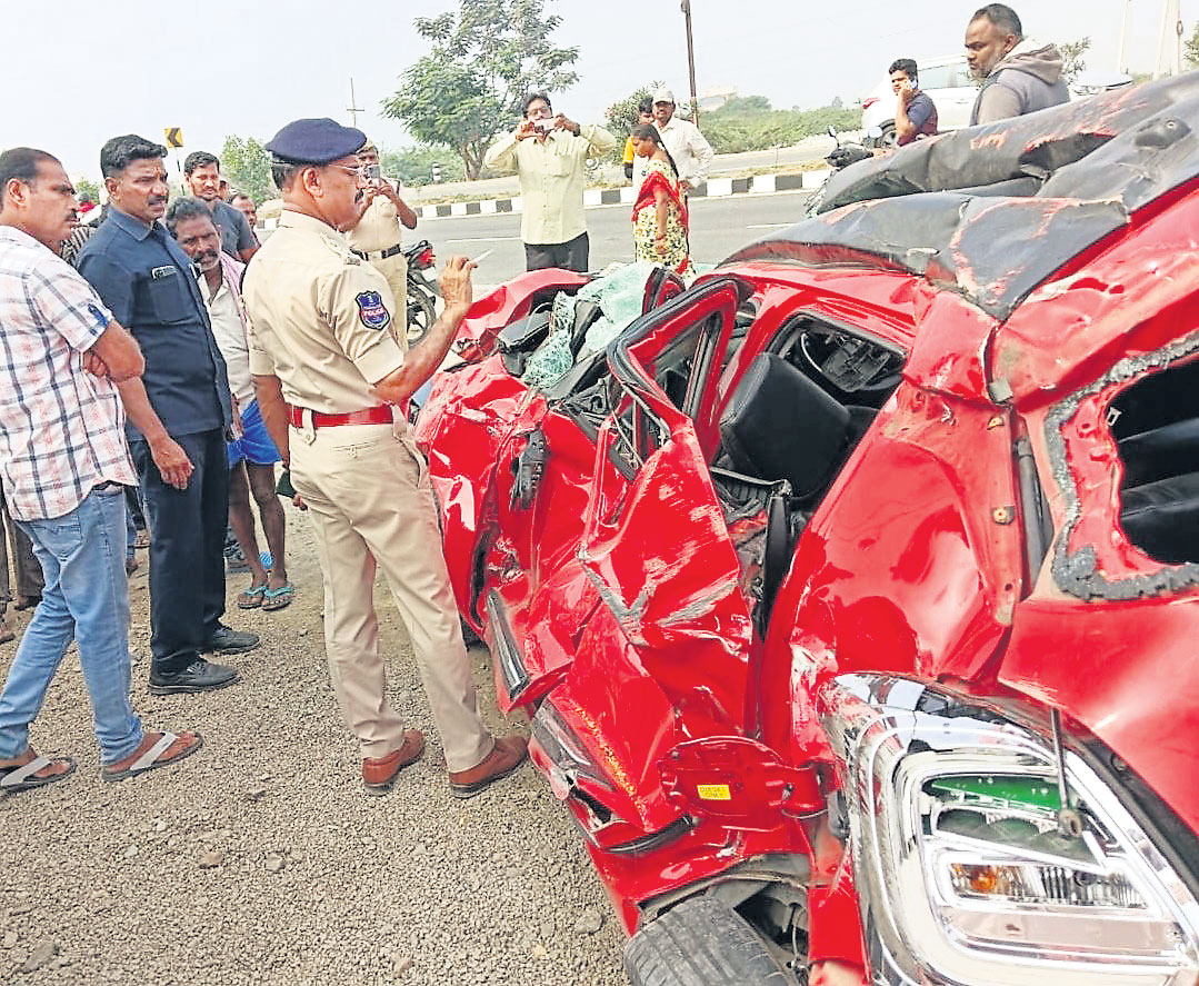 గమ్యానికి చేరువలో.. మృత్యు ఒడిలోకి