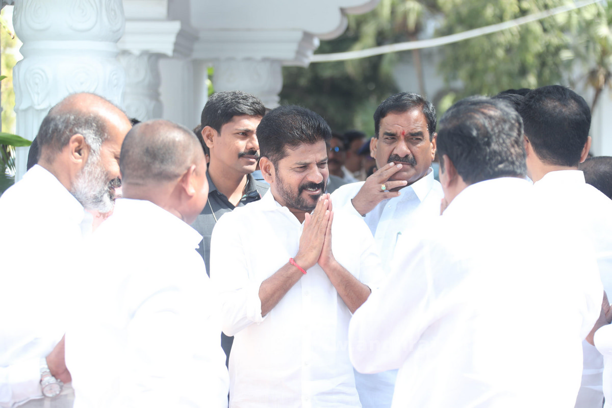 అద్భుతాలేందో చూపండి.. 
