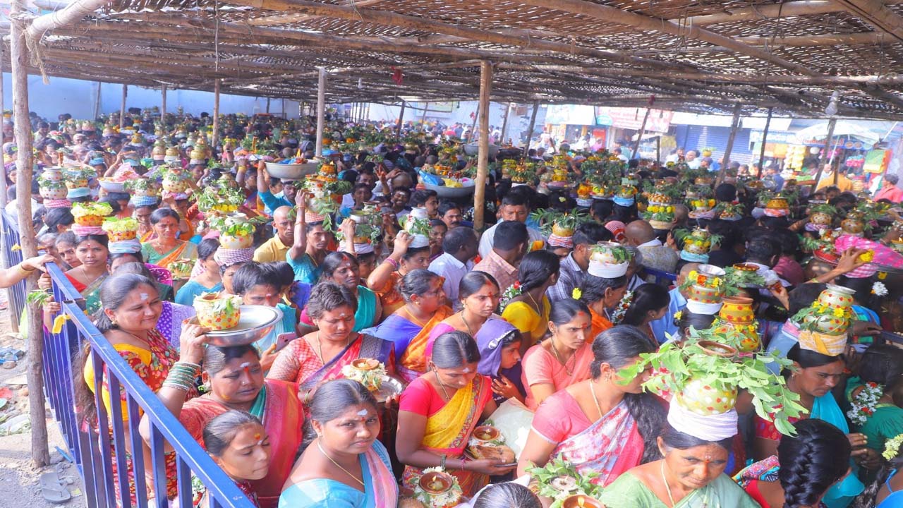 బద్ది పోచమ్మ ఆలయంలో బోనాల జాతర