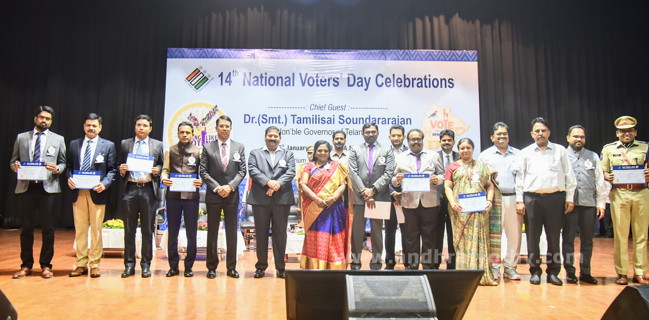 ఓటర్లను బెదిరించేవారిని ఉపేక్షించొద్దు : గవర్నర్‌
