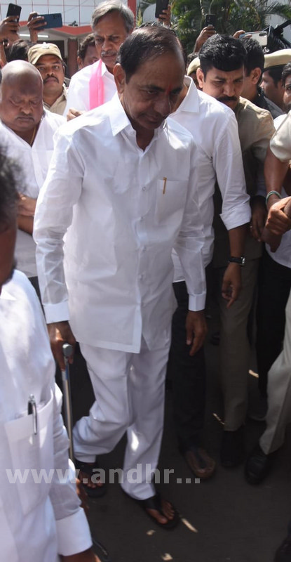 ఎమ్మెల్యేగా కేసీఆర్‌ ప్రమాణస్వీకారం