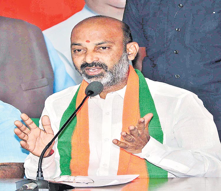 ఆరు గ్యారెంటీలపై కాంగ్రెస్‌ డ్రామాలు!