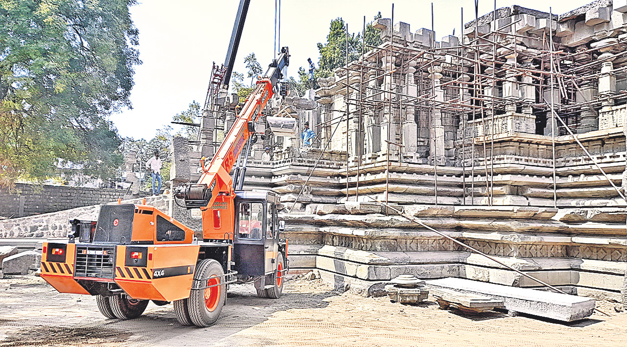 వేయి స్తంభాల గుడి కల్యాణ మండపం పనుల పూర్తి