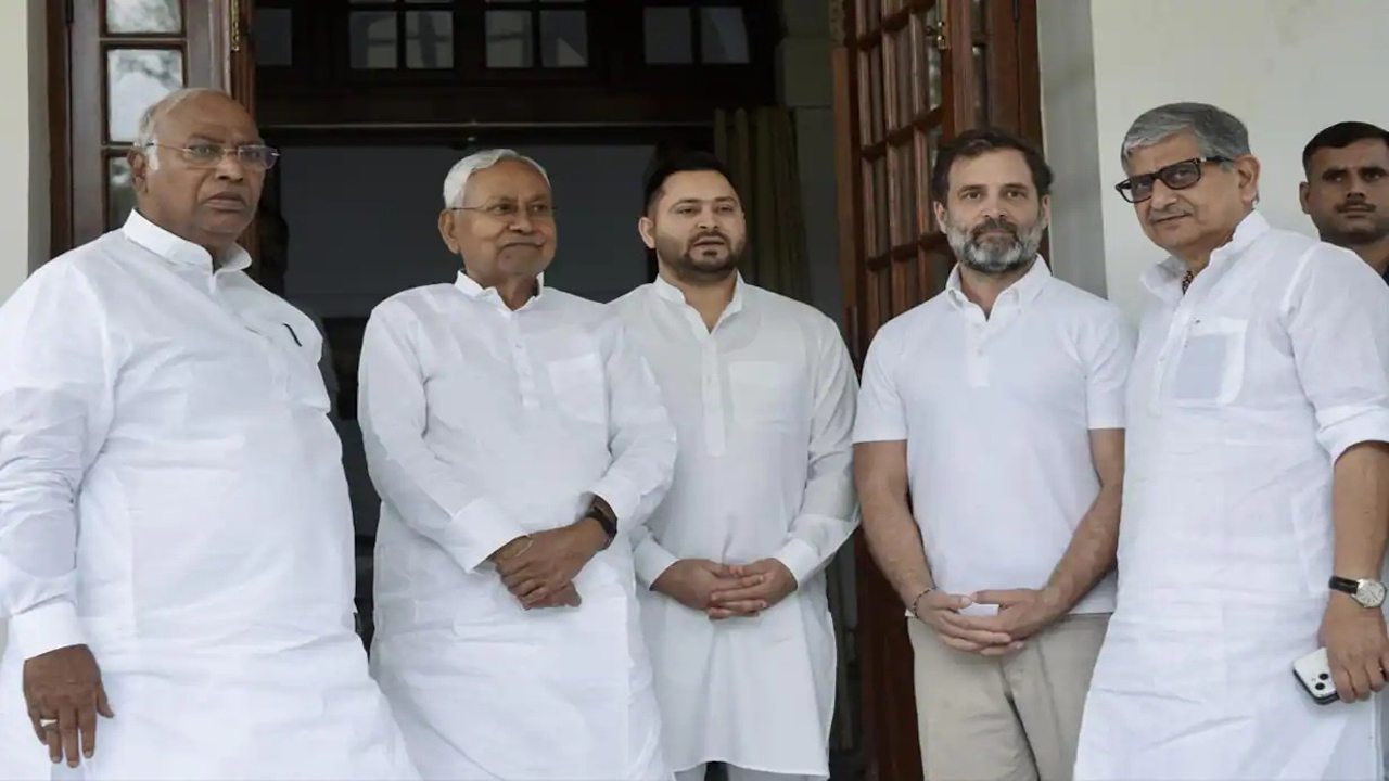 నితీష్ ఊసరవెల్లి