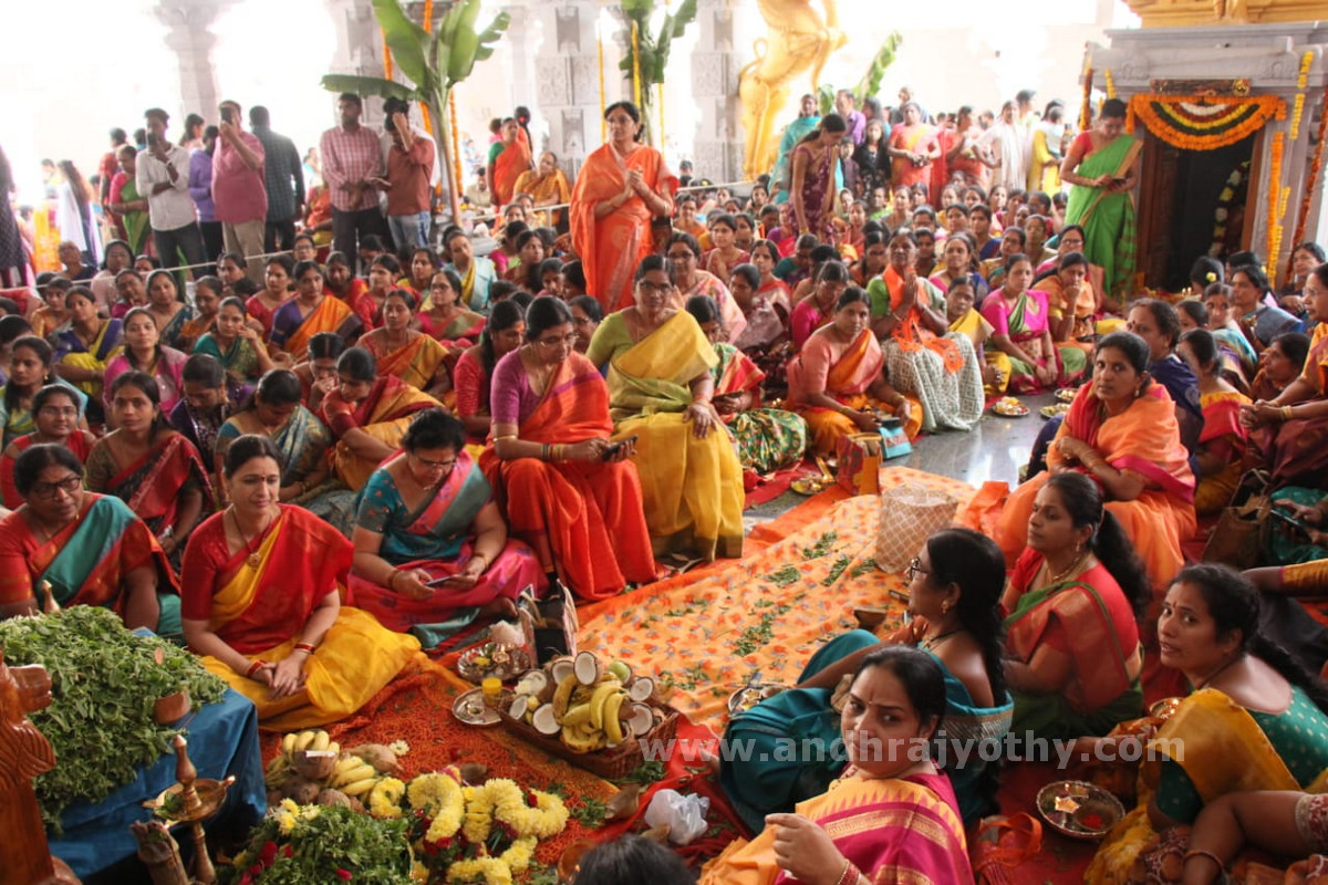 నగరం.. భక్తిపారవశ్యం