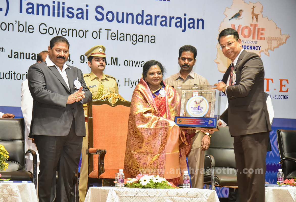 ఓటర్లను బెదిరించేవారిని ఉపేక్షించొద్దు : గవర్నర్‌