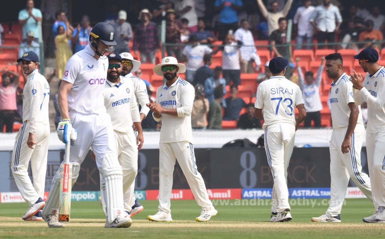 దూకుడుగా ఆడుతున్న భారత్‌ జట్టు