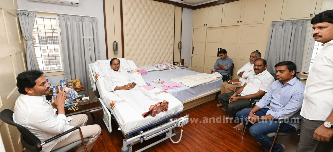 కేసీఆర్‌కు జగన్‌ పరామర్శ