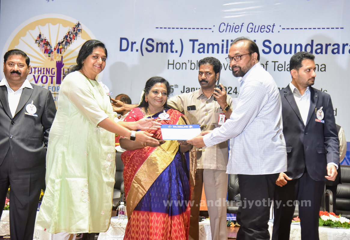ఓటర్లను బెదిరించేవారిని ఉపేక్షించొద్దు : గవర్నర్‌