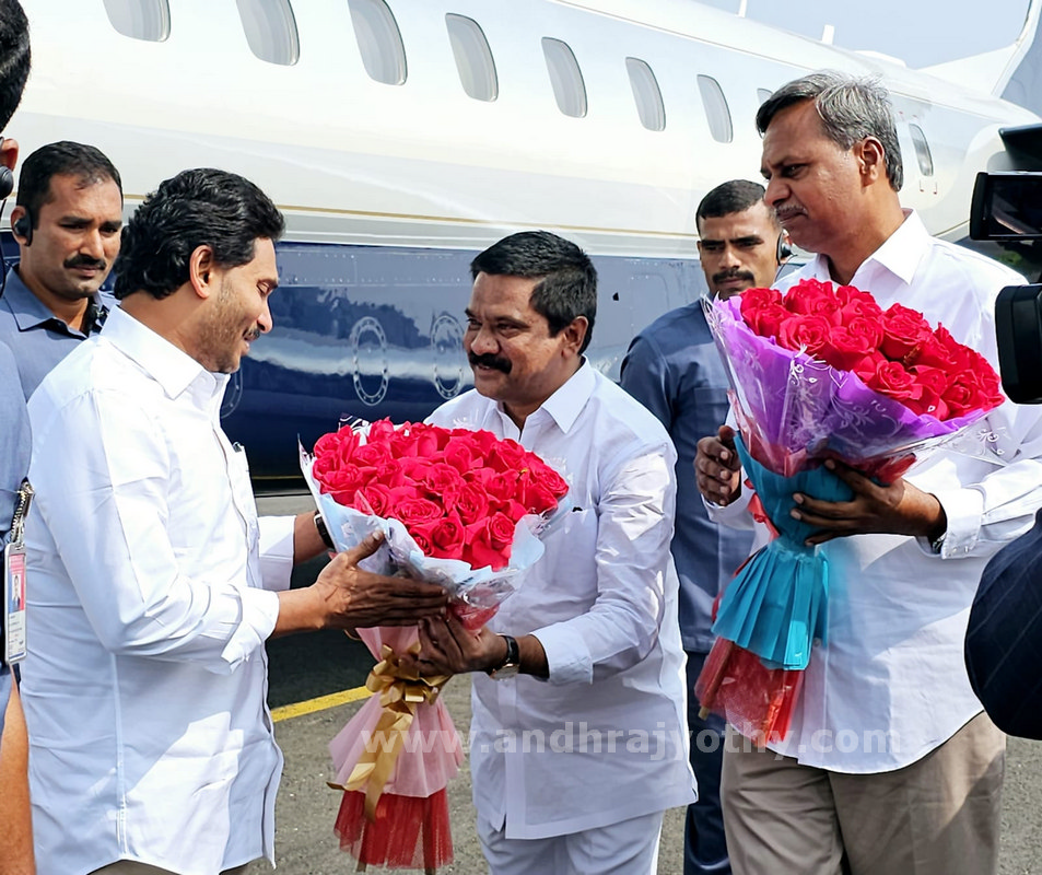 కేసీఆర్‌కు జగన్‌ పరామర్శ