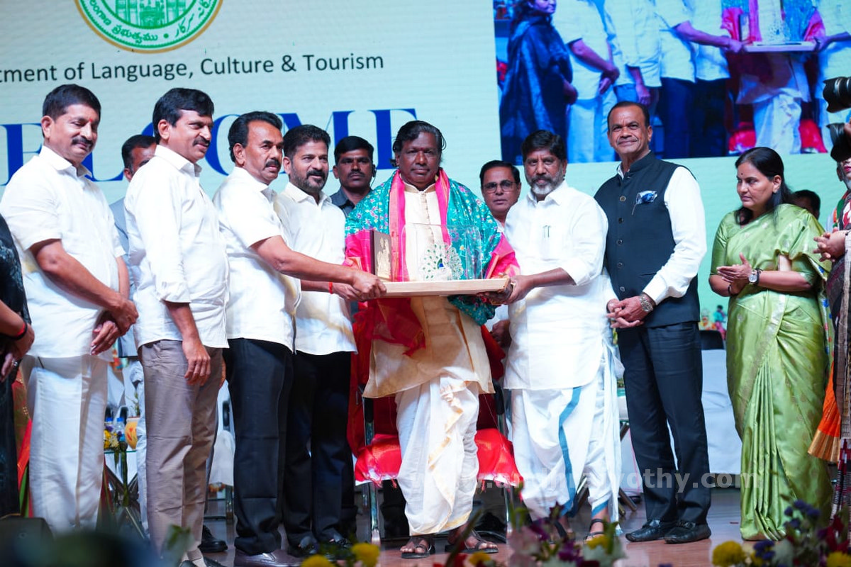 కళాకారులను గౌరవించడం మన బాధ్యత