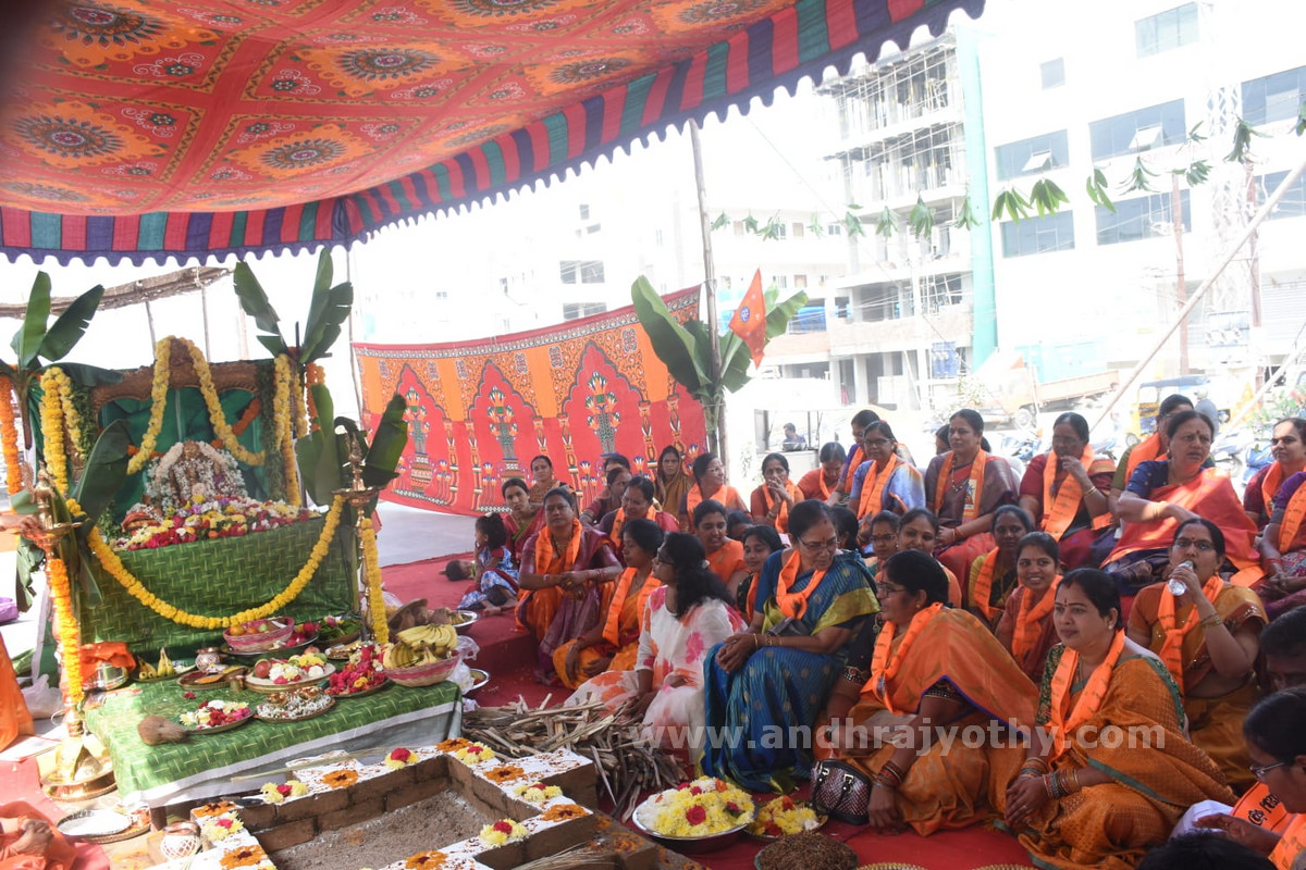 నగరం.. భక్తిపారవశ్యం