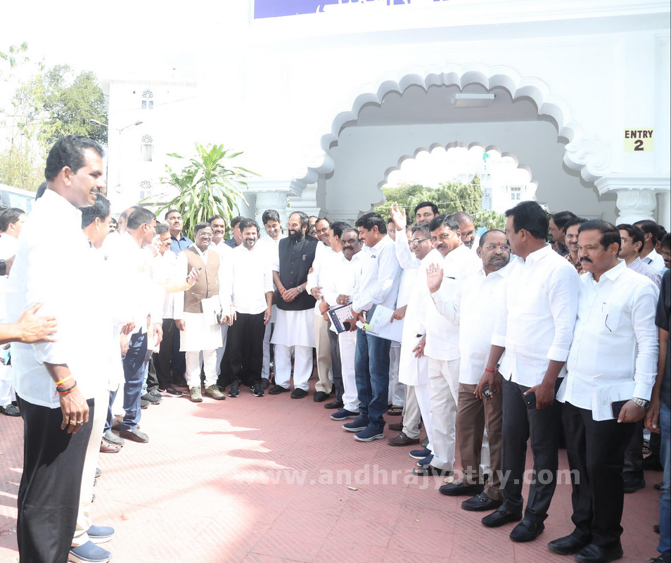 అద్భుతాలేందో చూపండి.. 