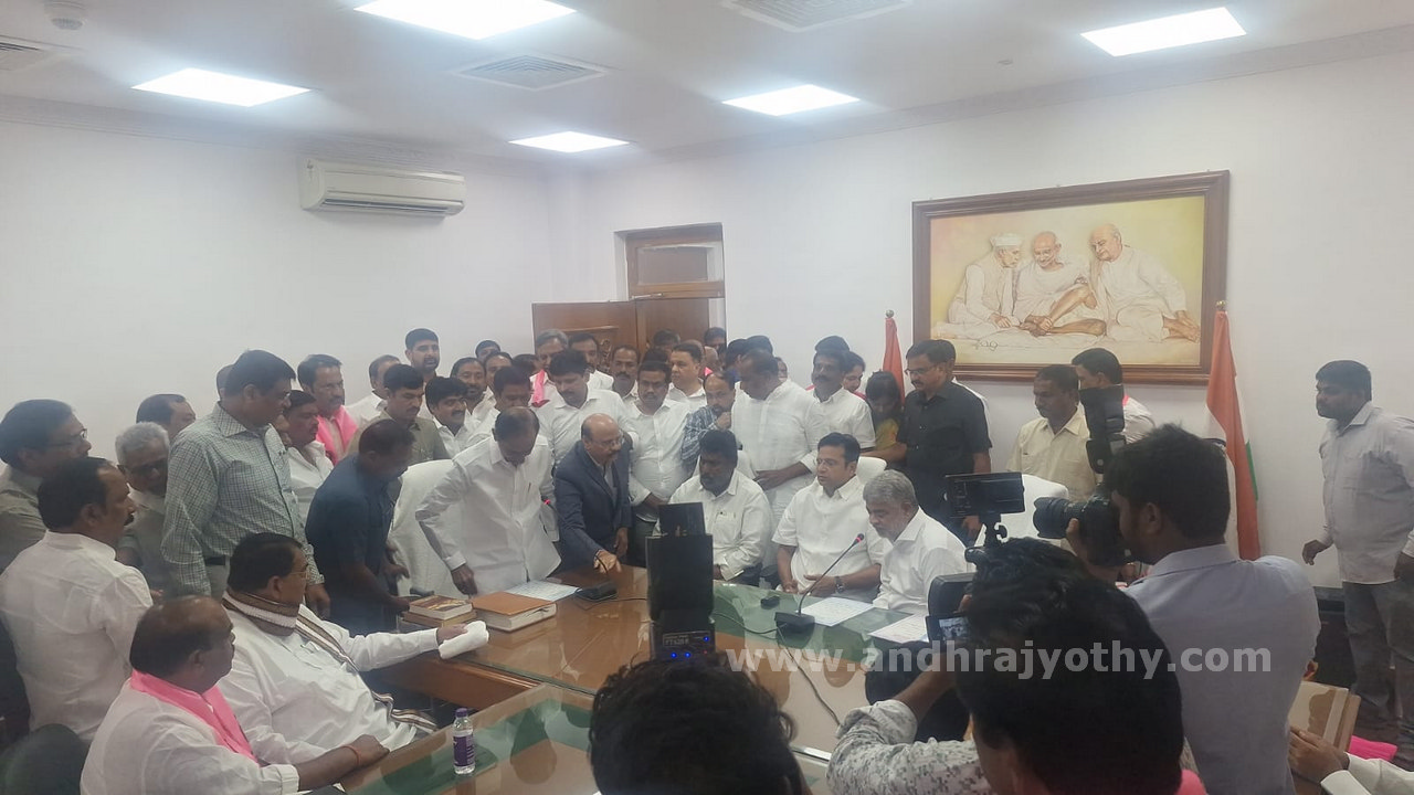 ఎమ్మెల్యేగా కేసీఆర్‌ ప్రమాణస్వీకారం