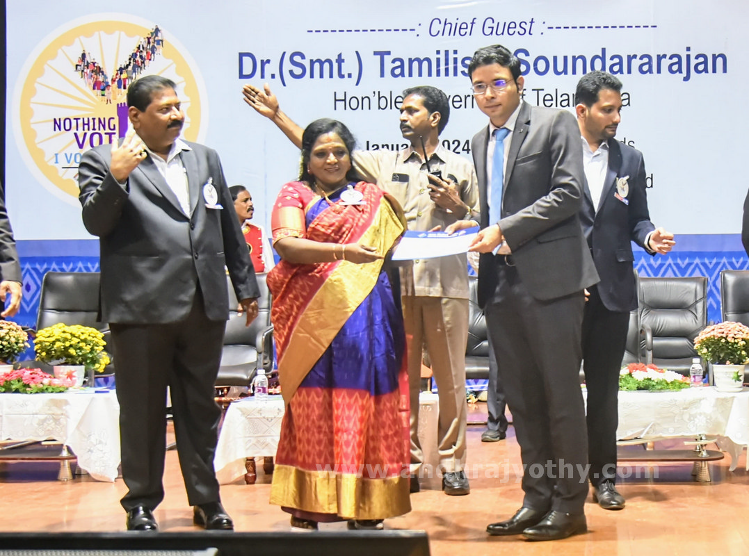 ఓటర్లను బెదిరించేవారిని ఉపేక్షించొద్దు : గవర్నర్‌