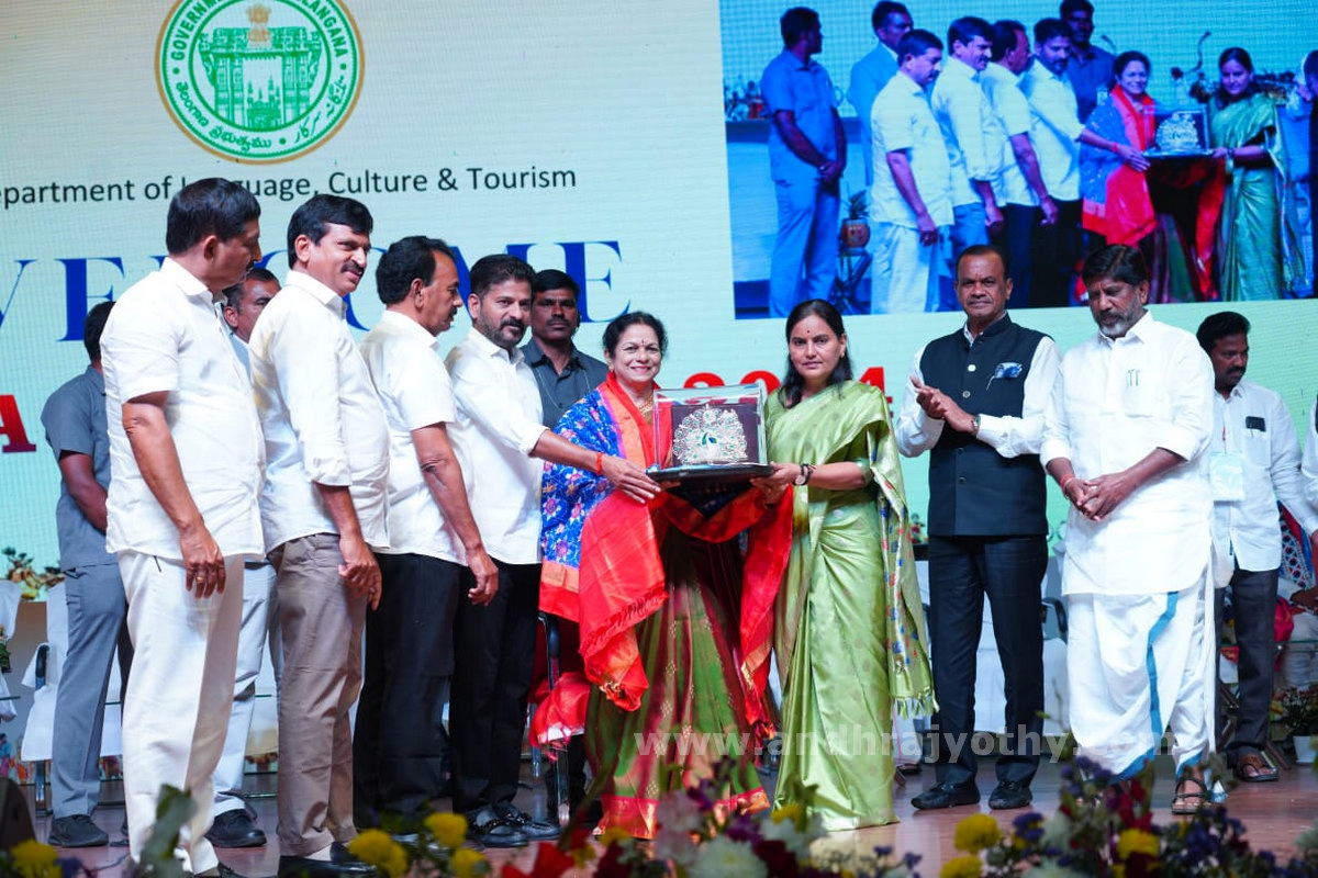 కళాకారులను గౌరవించడం మన బాధ్యత
