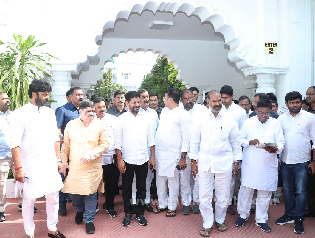 అద్భుతాలేందో చూపండి.. 