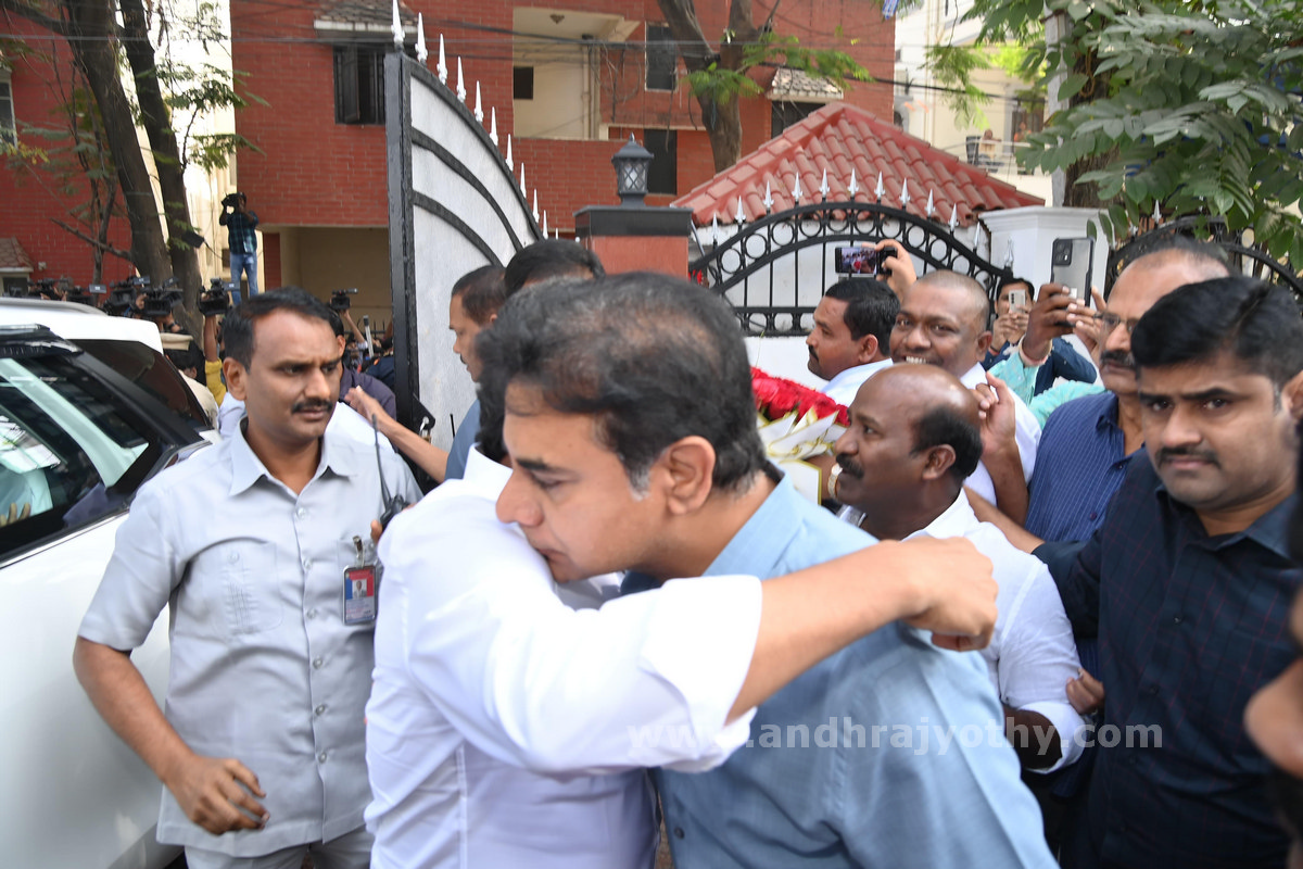 కేసీఆర్‌కు జగన్‌ పరామర్శ