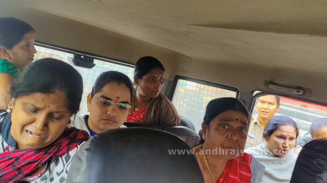 పేదల ఇళ్ల కూల్చివేత.. ఉద్రిక్తత