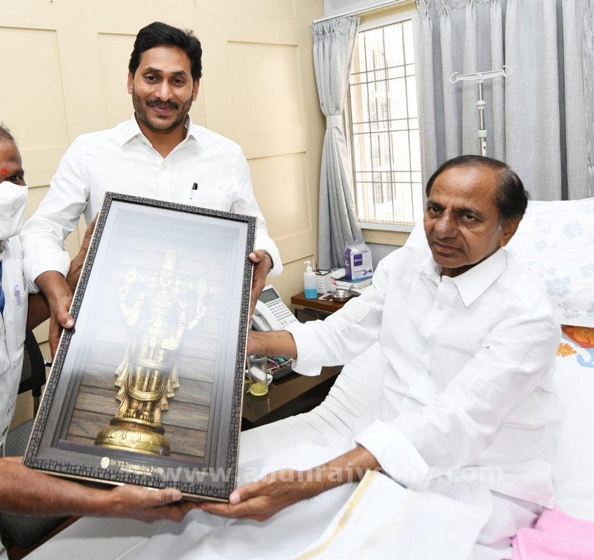 కేసీఆర్‌కు జగన్‌ పరామర్శ Jagan S Advice To Kcr