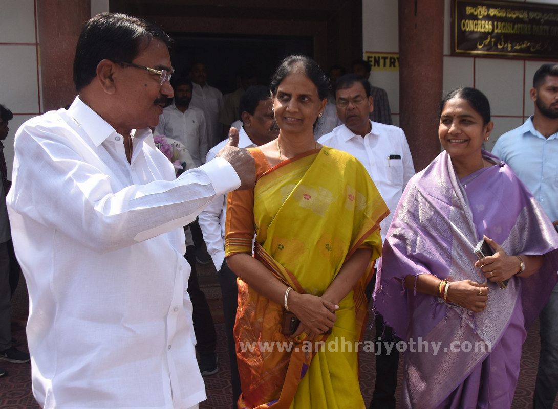 ఎమ్మెల్యేగా కేసీఆర్‌ ప్రమాణస్వీకారం