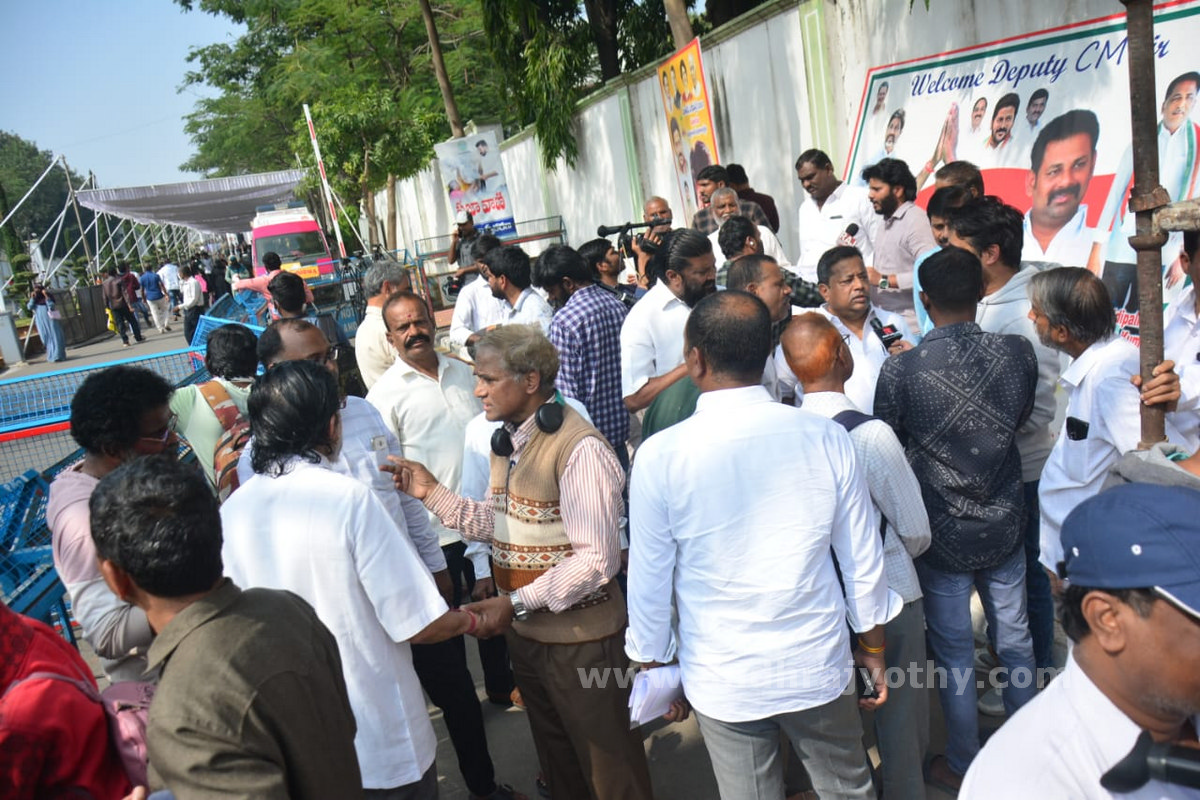 భూ సమస్యలపై భారీగా ఫిర్యాదులు