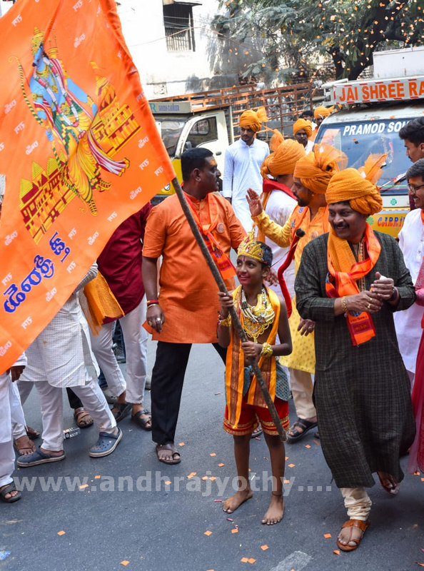 నగరం.. భక్తిపారవశ్యం