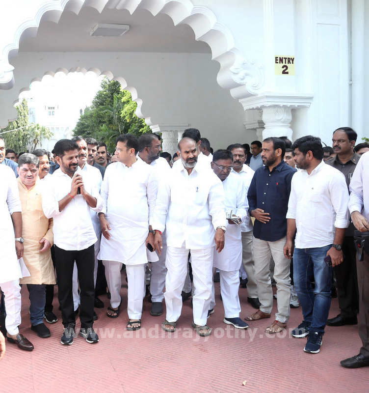 అద్భుతాలేందో చూపండి.. 