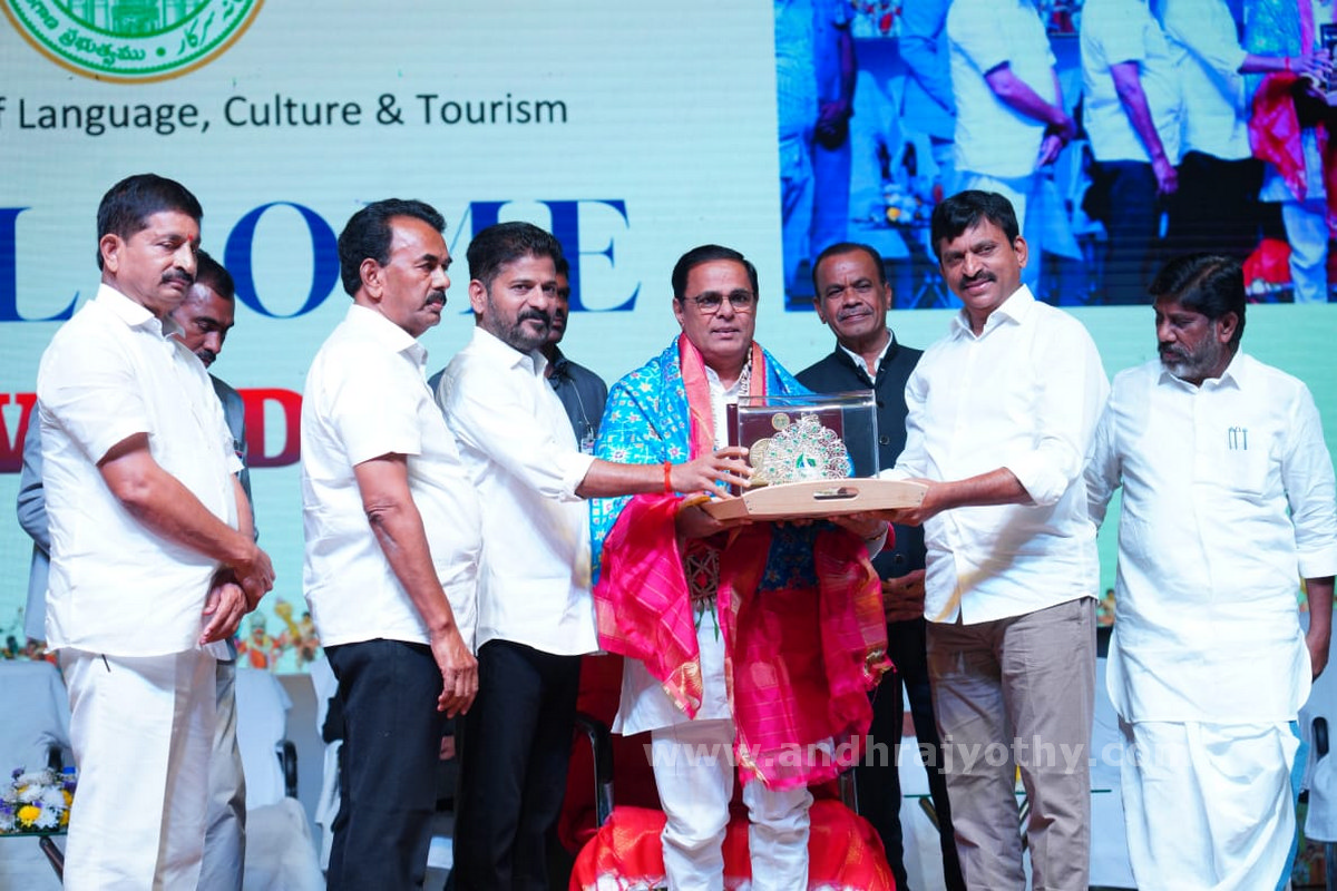 కళాకారులను గౌరవించడం మన బాధ్యత